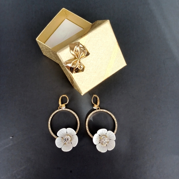 Betsey Johnson Flowers Earrings - Picture 7 of 9